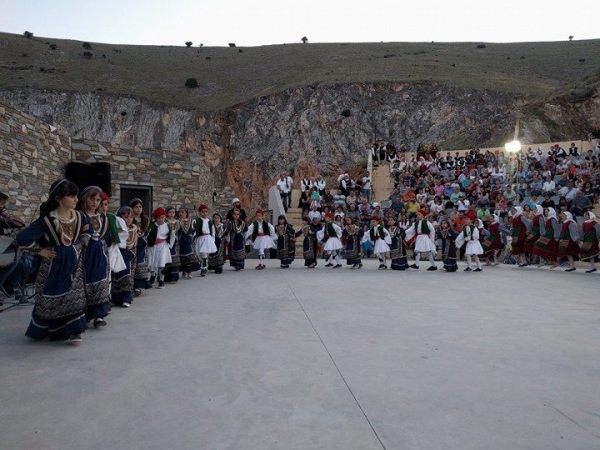 &Kappa;&alpha;&lambda;&omicron;&kappa;&alpha;&iota;&rho;&iota;&nu;ή &Pi;&alpha;&rho;&omicron;&upsilon;&sigma;ί&alpha;&sigma;&eta; &Pi;&alpha;&iota;&delta;&iota;&kappa;ώ&nu; &Tau;&mu;&eta;&mu;ά&tau;&omega;&nu;