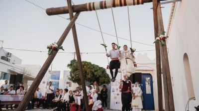 &Tau;&omicron; &Kappa;&Epsilon;.&Lambda;.&Epsilon;. &sigma;&tau;&omicron; 5&omicron; &Phi;&Epsilon;&Sigma;&Tau;&Iota;&Beta;&Alpha;&Lambda; &Eta; &Kappa;&Omicron;&Upsilon;&Nu;&Iota;&Alpha; &Tau;&Eta;&Sigma; &Lambda;&Alpha;&Mu;&Pi;&Rho;&Eta;&Sigma; &sigma;&tau;&omicron; &pi;&alpha;&nu;έ&mu;&omicron;&rho;&phi;&omicron; &nu;&eta;&sigma;ί &tau;&eta;&sigmaf; &Kappa;&Upsilon;&Theta;&Nu;&Omicron;&Upsilon;