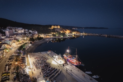&Tau;&omicron; 4&omicron; &Phi;&epsilon;&sigma;&tau;&iota;&beta;ά&lambda; &Pi;&alpha;&rho;ά&delta;&omicron;&sigma;&eta;&sigmaf; &Theta;ά&sigma;&omicron;&upsilon; &omicron;&lambda;&omicron;&kappa;&lambda;&eta;&rho;ώ&theta;&eta;&kappa;&epsilon; &mu;&epsilon; &tau;&iota;&sigmaf; &kappa;&alpha;&lambda;ύ&tau;&epsilon;&rho;&epsilon;&sigmaf; &epsilon;&nu;&tau;&upsilon;&pi;ώ&sigma;&epsilon;&iota;&sigmaf;