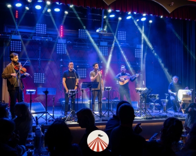 &Tau;&omicron; &Kappa;&Epsilon;.&Lambda;.&Epsilon;. &sigma;&upsilon;&nu;&alpha;&nu;&tau;ά &tau;&eta;&nu; Ή&pi;&epsilon;&iota;&rho;&omicron; &kappa;&alpha;&iota; &tau;&eta; &Zeta;ά&kappa;&upsilon;&nu;&theta;&omicron;